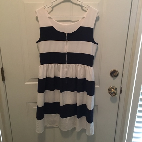 Dress barn Navy and White Sleeveless Dress - Picture 2 of 2